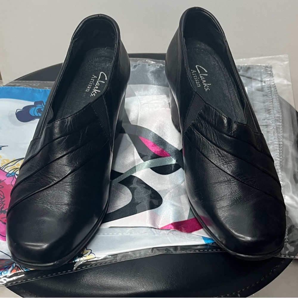 Clarks Artisan Black Leather Pumps Size 7.5 M